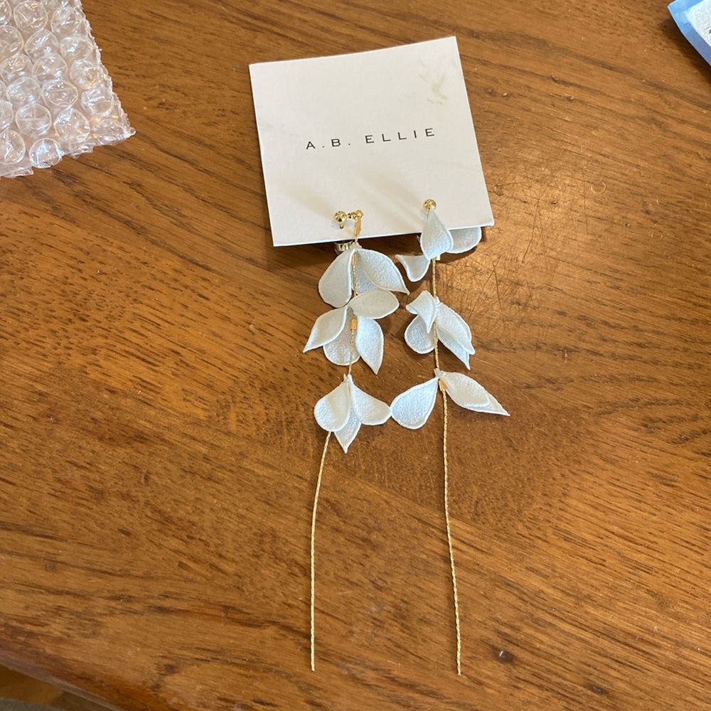 A.B. Ellie Nora Earrings NEW